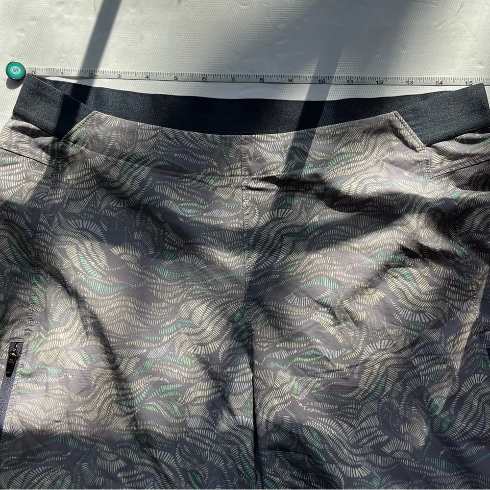 Patagonia Tyrolene Gray Pattern Bike Shorts Size 12